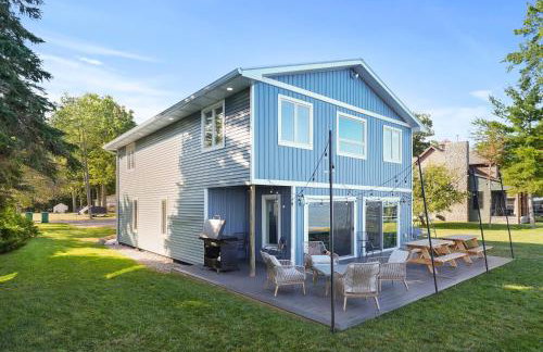 Lakefront - Spacious Family Getaway with Dock! - Foto 44