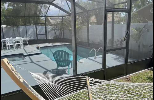 Central Perk Retreat | Heated Pool + Zoo 1 Block! - Foto 38