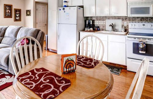 Joyful Cottage Rental for Couples with Poolside Cabana near San Antonio, TX - Foto 3