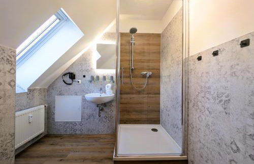 BohnApartments Schiller 7- Penthouse- WLAN- Parking- citynah - Foto 24