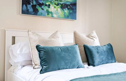 Modern 2BR Apartment for Contractors, Balcony & Fast Wi-Fi, W6 - Foto 2