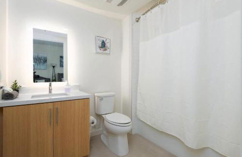 Snazzy 3BR Apt Hollywood with Pool & Spa - Foto 27