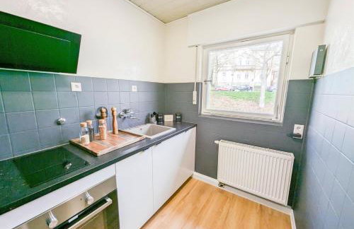 ALFA Apartment Esslingen City Altstadt nahe Stuttgart Messe I 3 Zimmer 5 Betten I Bad I Küche l WIFI & SmartTV I 3BR 5 Beds I Bathroom I Kitchen - Foto 10