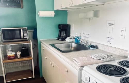 River Wilderness Waterfront Cabins - Photo 24