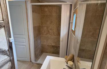 Small Provencal Castle with Swimming Pool, Tennis, Gym & Calm - Foto 63