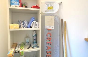 Rushden - Spacious House and Garden, Free Parking, TV, Sleeps 8 Guests - Foto 13