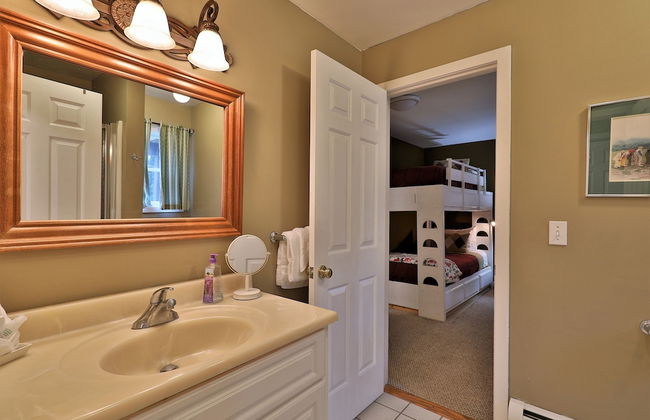 The Tanglewood Lodge: Amazing Ski Home For Groups. Hot Tub. Close To Killington Resort! 4 Bedroom Home - Photo 23