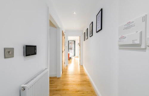 Modern 2-Bedroom, 2-Bathroom Apartment with Balcony in Hoxton Sleeps 6 - Foto 29