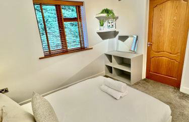Serene Retreat - Hot Tub - Pool Table - Close to New Forest and Bournemouth Beach - Sleeps 12 - Foto 19