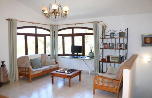 Tranquil Mallorca Villa Seaside Getaway with Pool - Foto 27