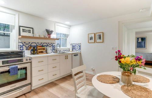 Walkable Apt with Off-Street Parking in Cheesman! - Foto 12