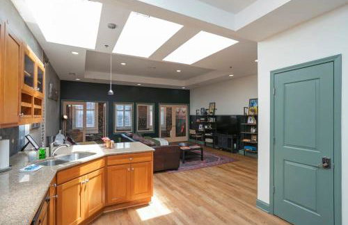 Broadway Penthouse Above Live Music & Bars - Foto 18