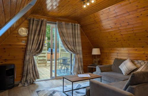 Cear 2- Private Hot Tub- Perth-Pet Friendly Lodge - Photo 10