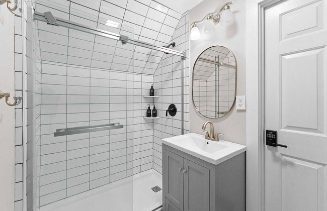 Winding Down by Avantstay Sleeps 20 + Dock, View - Photo 35