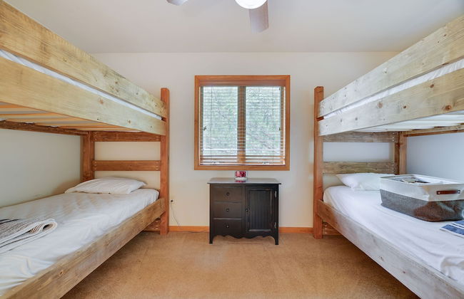 Elk Hollow by Avantstay Lakefront Chalet w Game Room Fire Pit - Photo 36