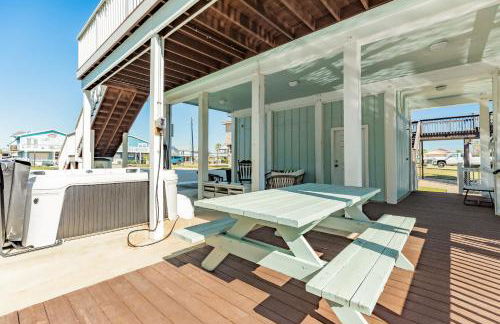 Saltwater Cowboys' Retreat - Bayfront Boat Slip & Hot Tub - Foto 26