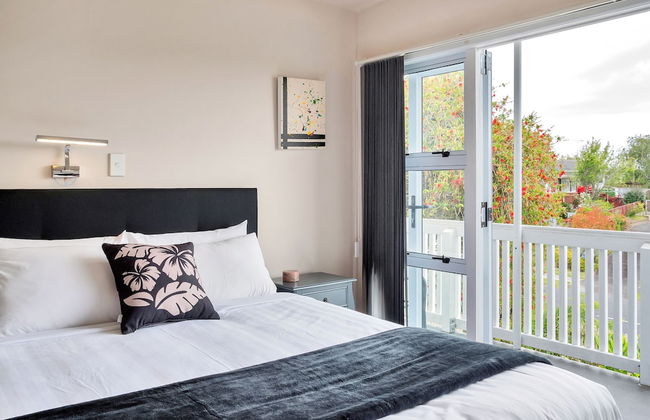 Sunny Three Bedroom Delight Upper Level - Foto 2