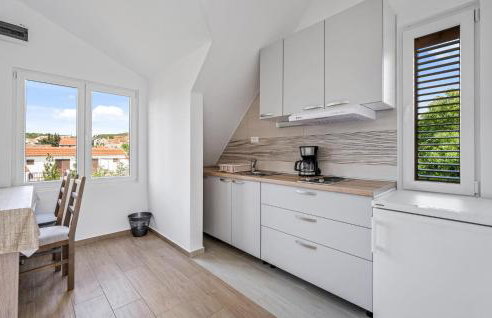 Cozy Apartment In Zlarin With Wifi - Photo 5