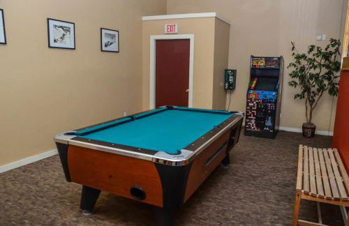 Mammoth Ski & Racquet with Shared Hot Tub & Pool - Foto 17