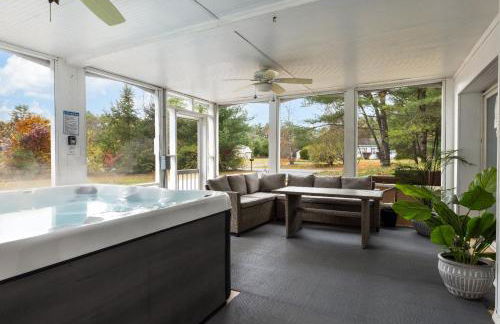 3BR Lake Luzerne Retreat with Game Room & Cozy Fire Pit - Foto 31