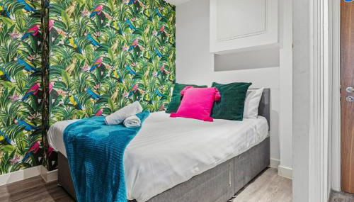 #115 ModernCity Escape Central Apartment- 10 mins to Royal Albert Dock Liverpool- Sleeps 4 - "Perfect for contractors and Families " - Foto 3