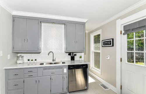 Cheerful 2-Bedroom Cottage in Downtown Noblesville - Foto 19