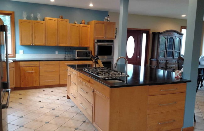 Harbor View Haven by Avantstay Private Backyard - Photo 11