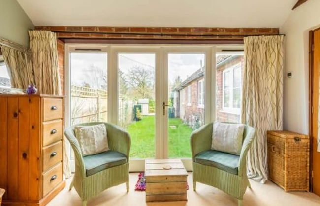 Host Stay Woodfalls Barn - Foto 8