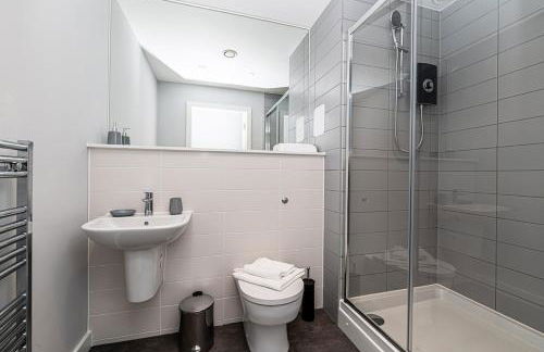 #94 Lux Crosby Gardens Apartment - 10 mins to Crosby Beach - Sleeps 4 - " Perfect for Business travelers and Small Families - Free Parking" - Foto 14