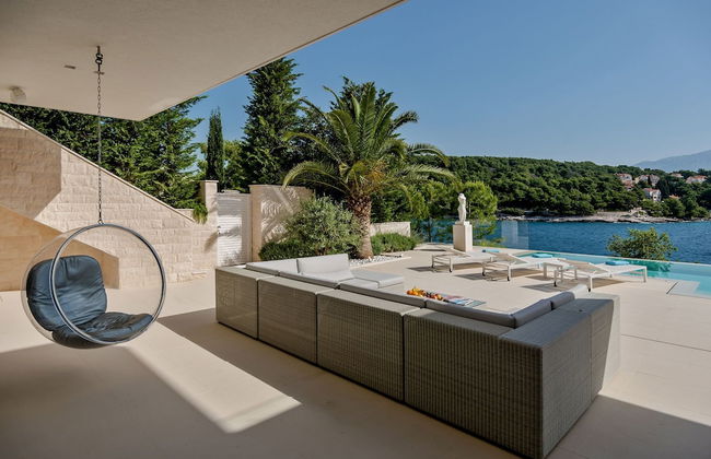 Beachfront Villa Seven Sins with Pool - Foto 49