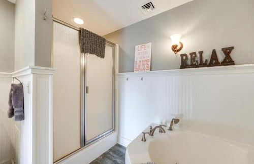 Cozy Table Rock Lake Boathouse with Pool Access - Foto 18