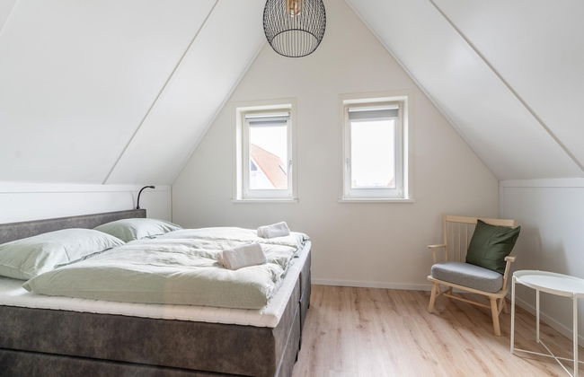 Luxurious Holiday Home With Parking - Photo 12