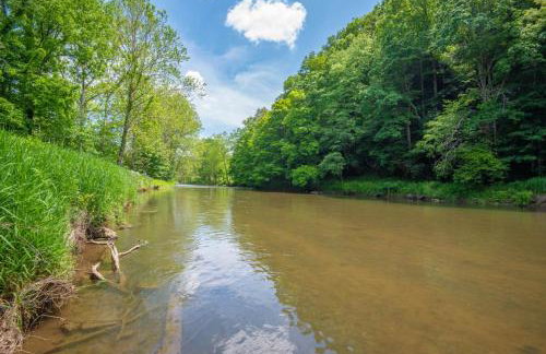 Cabin on the New River with Easy Steps to the River,Hot Tub, Fire Pit - Photo 31