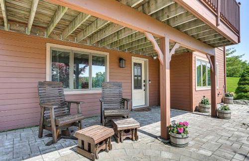 Walk to Bethel Woods Family Home with Deck and Views! - Foto 26