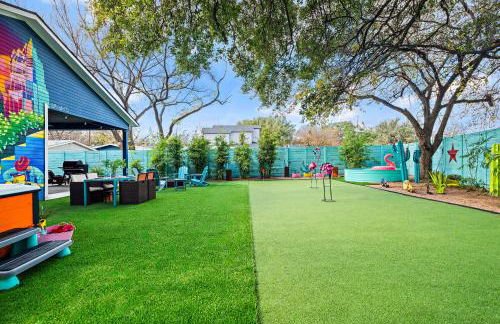 Austin Oasis Spacious 4BR Retreat with Hot Tub Cowboy Pool and Infrared Sauna Perfect for Families and Bachelorettes - Photo 34