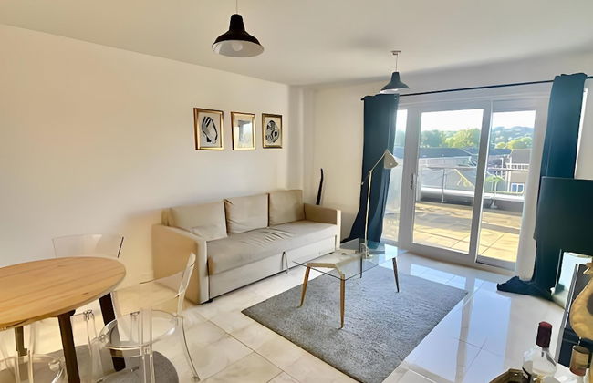 Captivating 1-bed Apartment Greater London - Foto 1