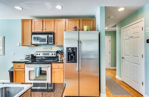 Marina and Beach Club Access Condo in Southport - Foto 10