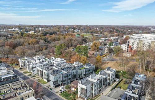Luxe Townhome Rooftop Hot Tub Parking - Photo 70