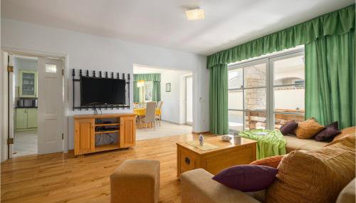 Four-Bedroom Holiday Home In Golubovo - Foto 3