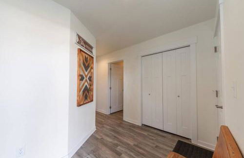 Modern Decor & Style KING bed Wifi with Garage - Foto 7