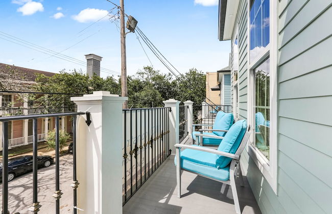 Modern 4 BR Condo with Balcony & Pool - Near FQ - Foto 27