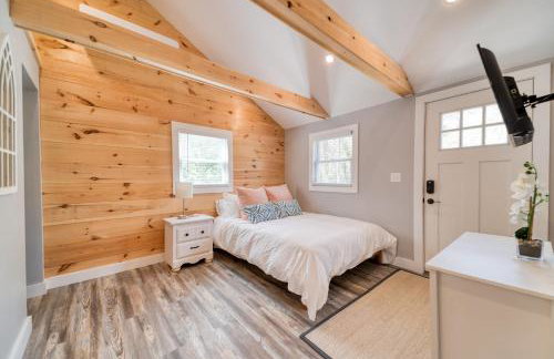 Studio with Deck by Leavetown Vacations - Foto 13