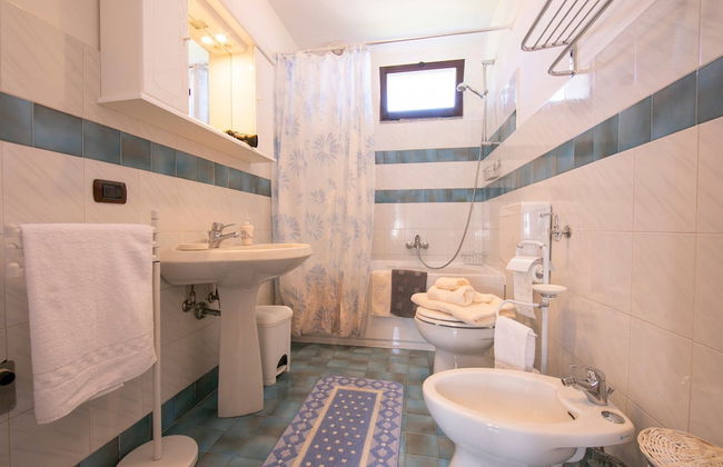 The Cottage on the Lake - Photo 13