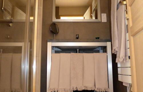 Poles Apart - Foto 15