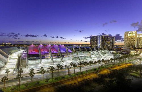 Luxury NEW Residence with Private Rooftop, Downtown in minutes - Foto 13