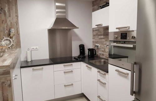 NEW! Modern apartment right on the beach! - Foto 14