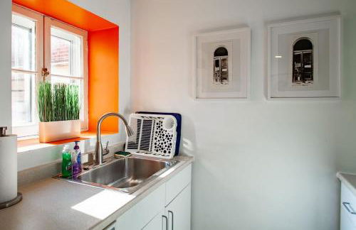 Over the Moon About C Adams Morgan METRO subway Rock Creek Park - Foto 9