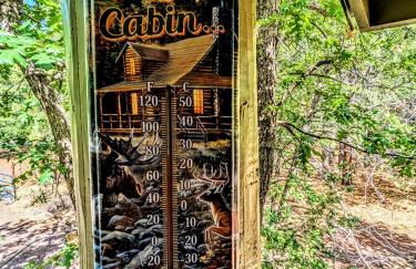 Charming Log Cabin in Tall Pines w Large Deck - Foto 12