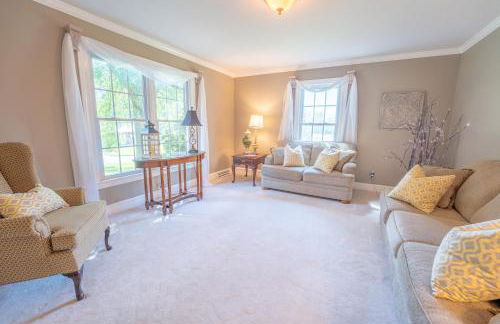 Martinsville Gem - Fireplace, Pets, Near the Park - Foto 8