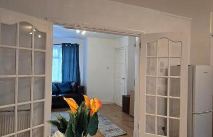 Cosy 3BDR Home With Free Parking In Harrow - Photo 18